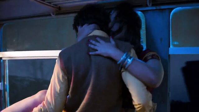 Bhabhi has sex in the bus